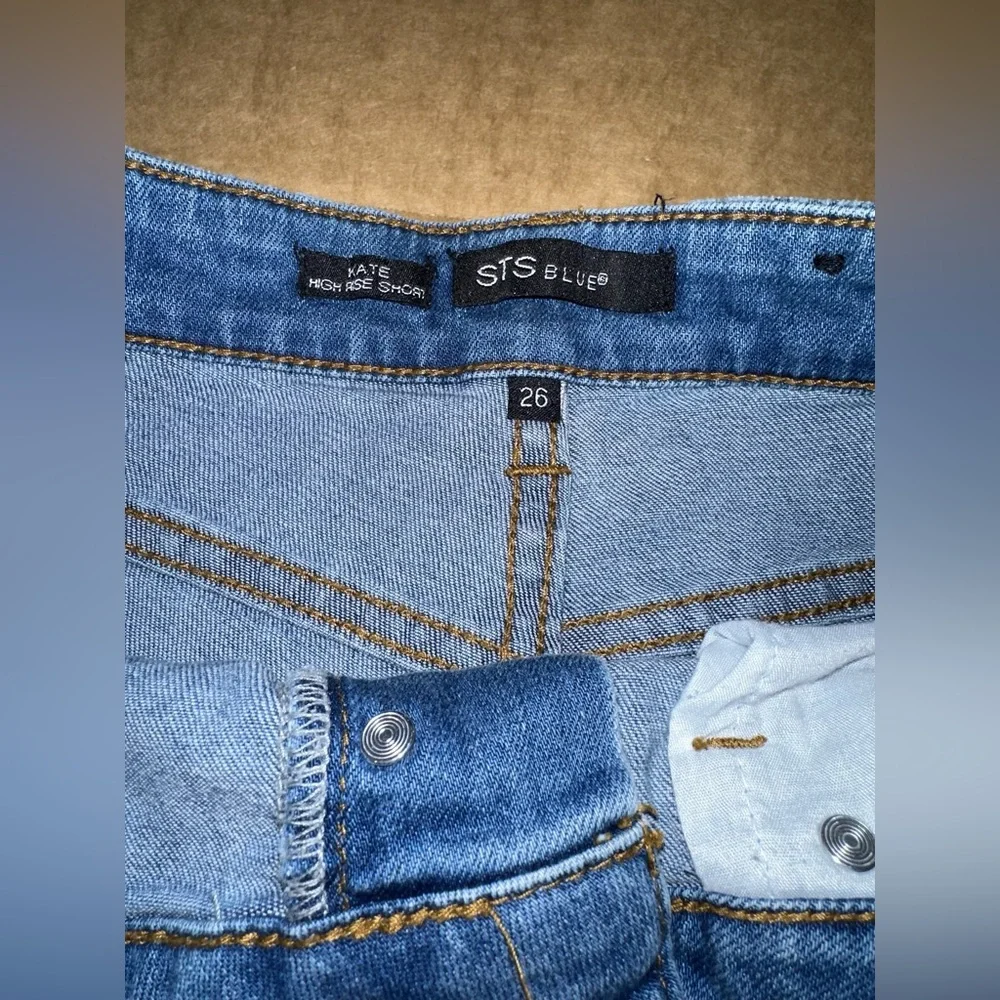 STS Blue Kate Cut Off High Rise Shorts size 26